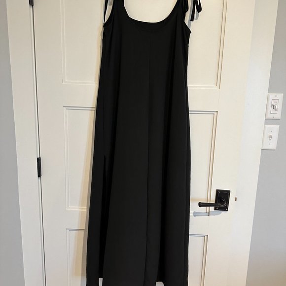 Lulu's Simple Black Dress - Picture 5 of 7